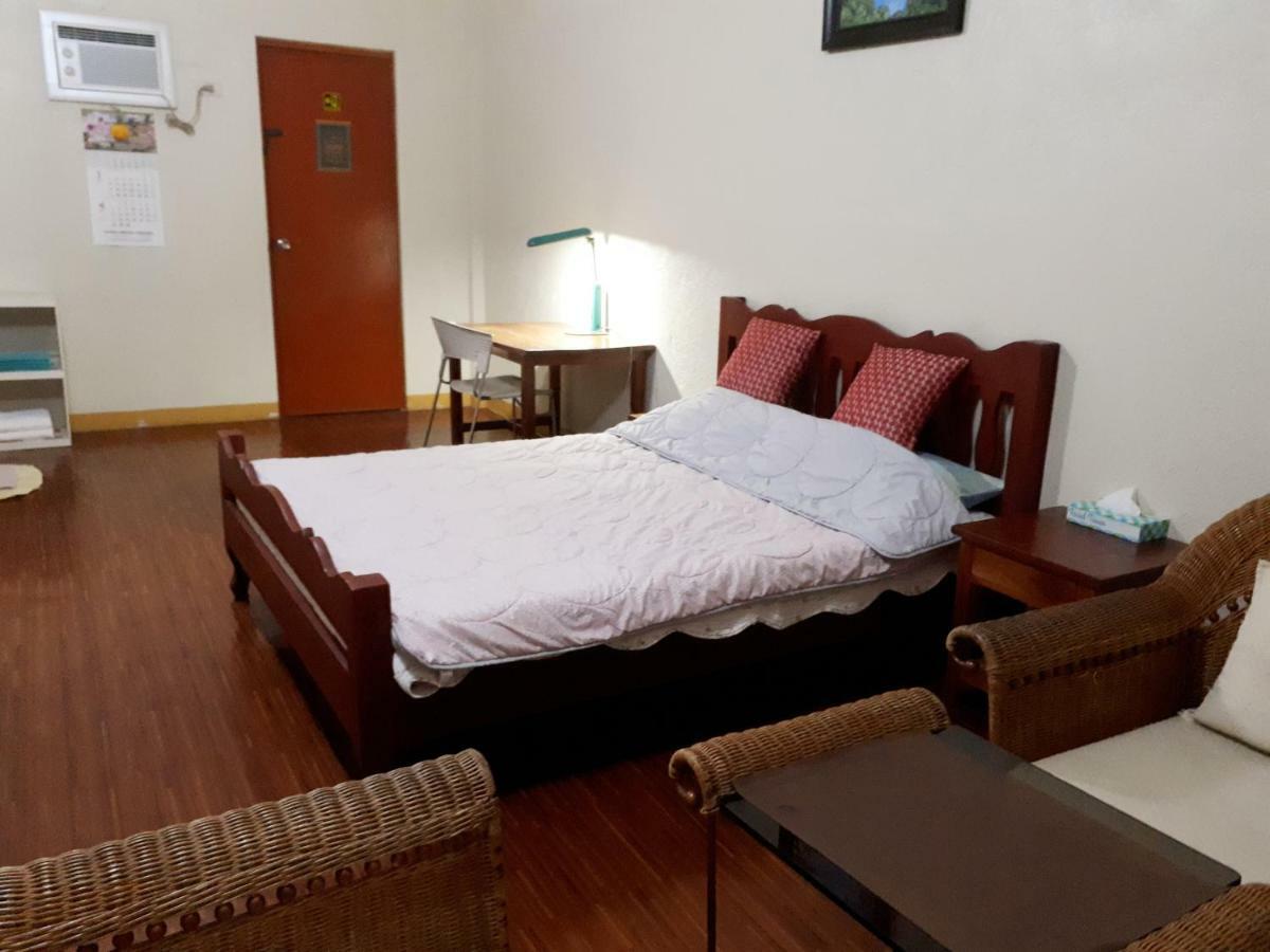 Minine Guesthouse Silang Kültér fotó