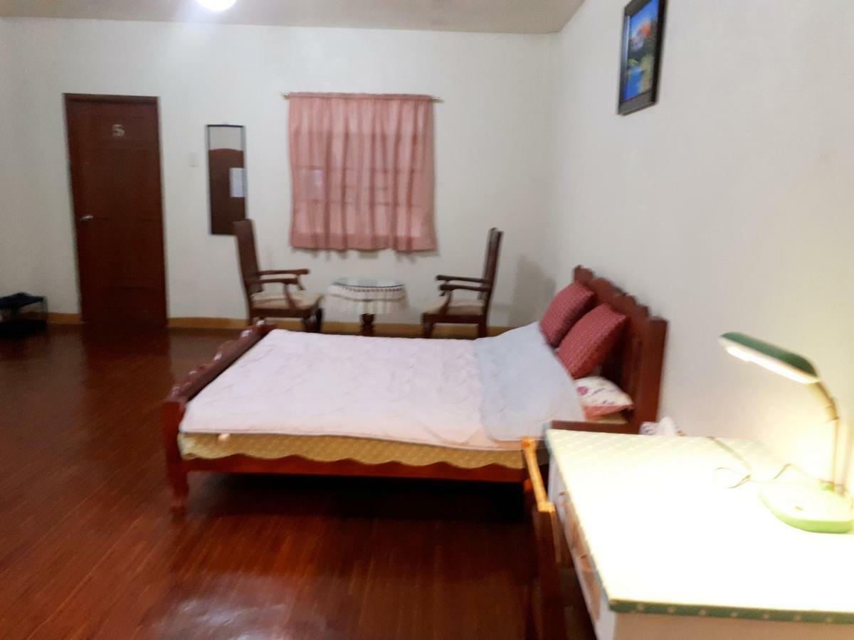 Minine Guesthouse Silang Kültér fotó