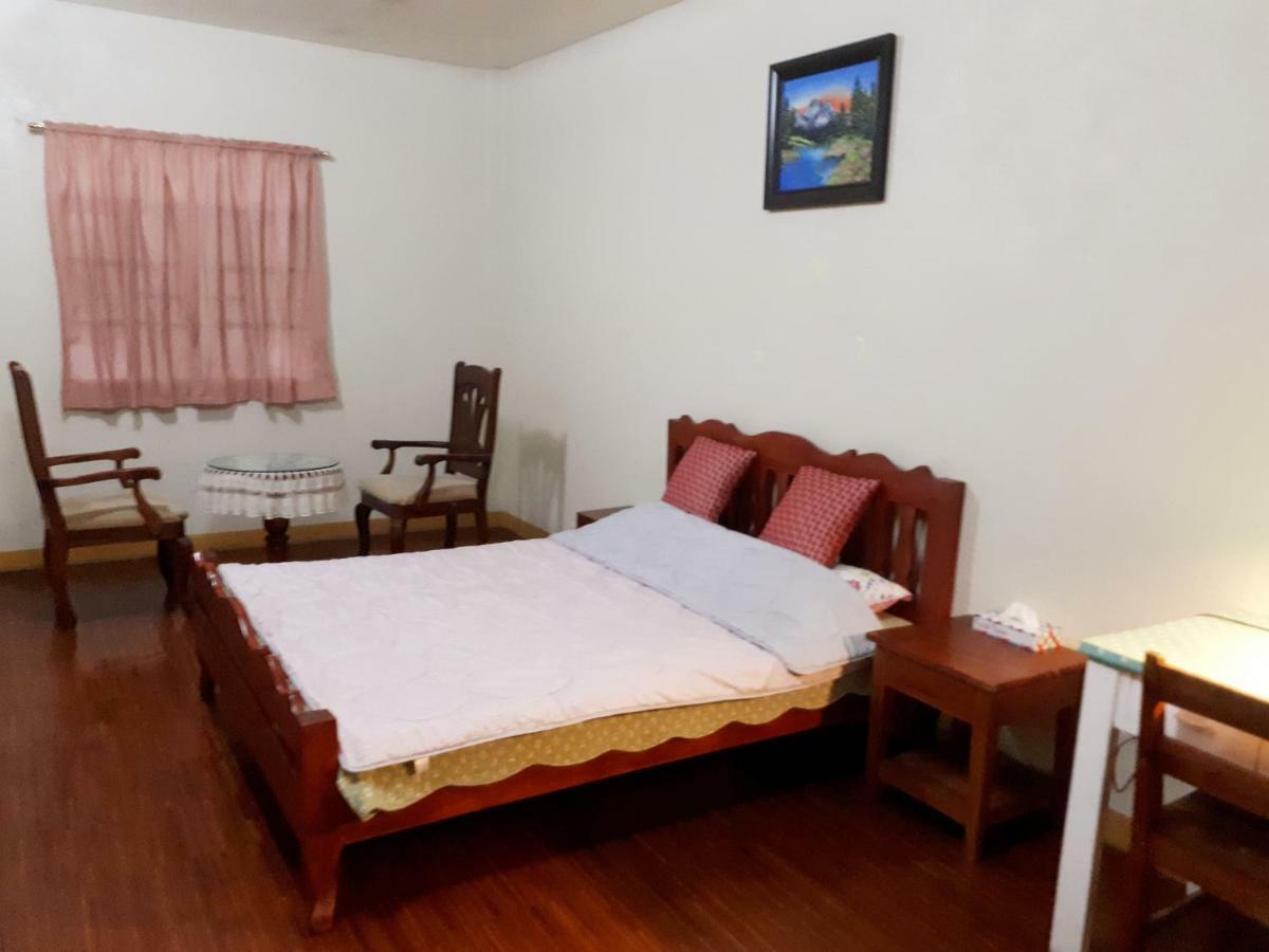 Minine Guesthouse Silang Kültér fotó