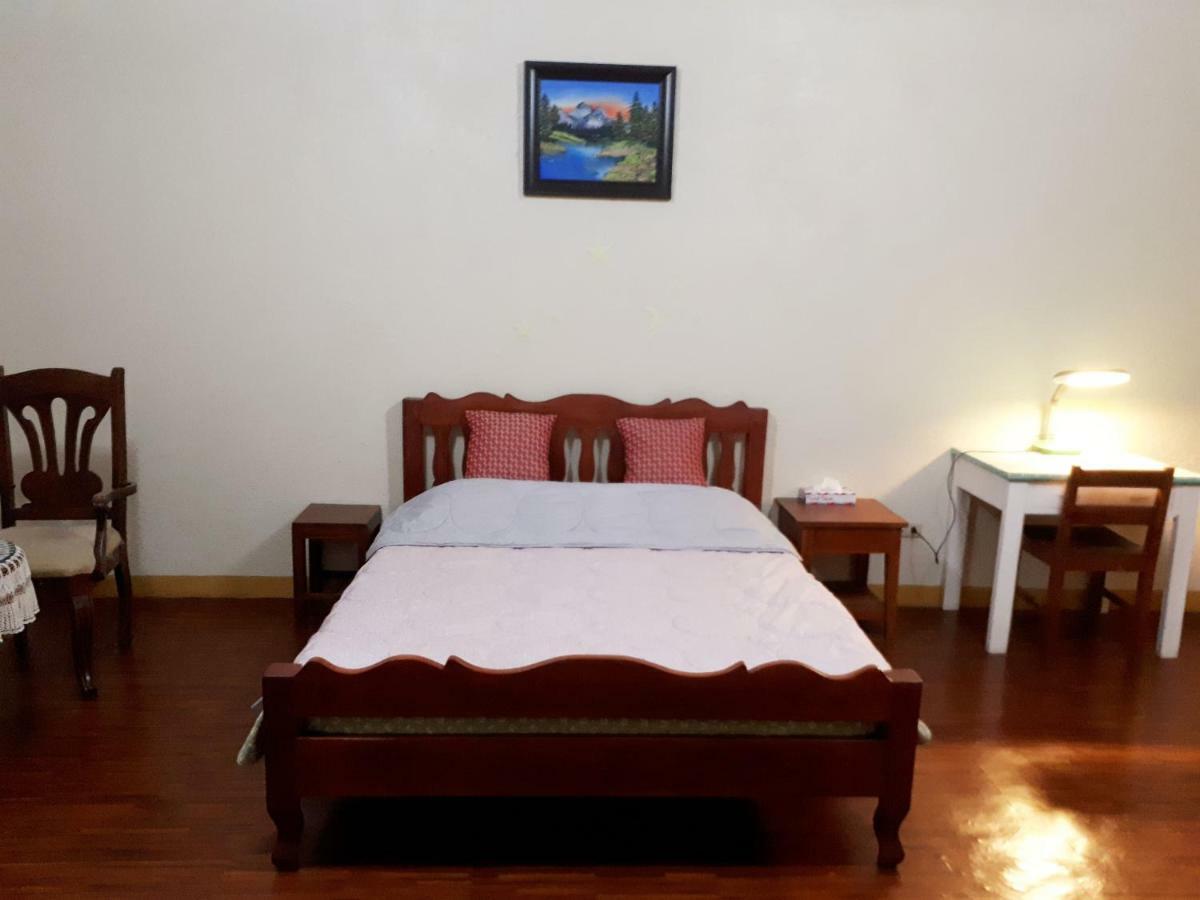 Minine Guesthouse Silang Kültér fotó