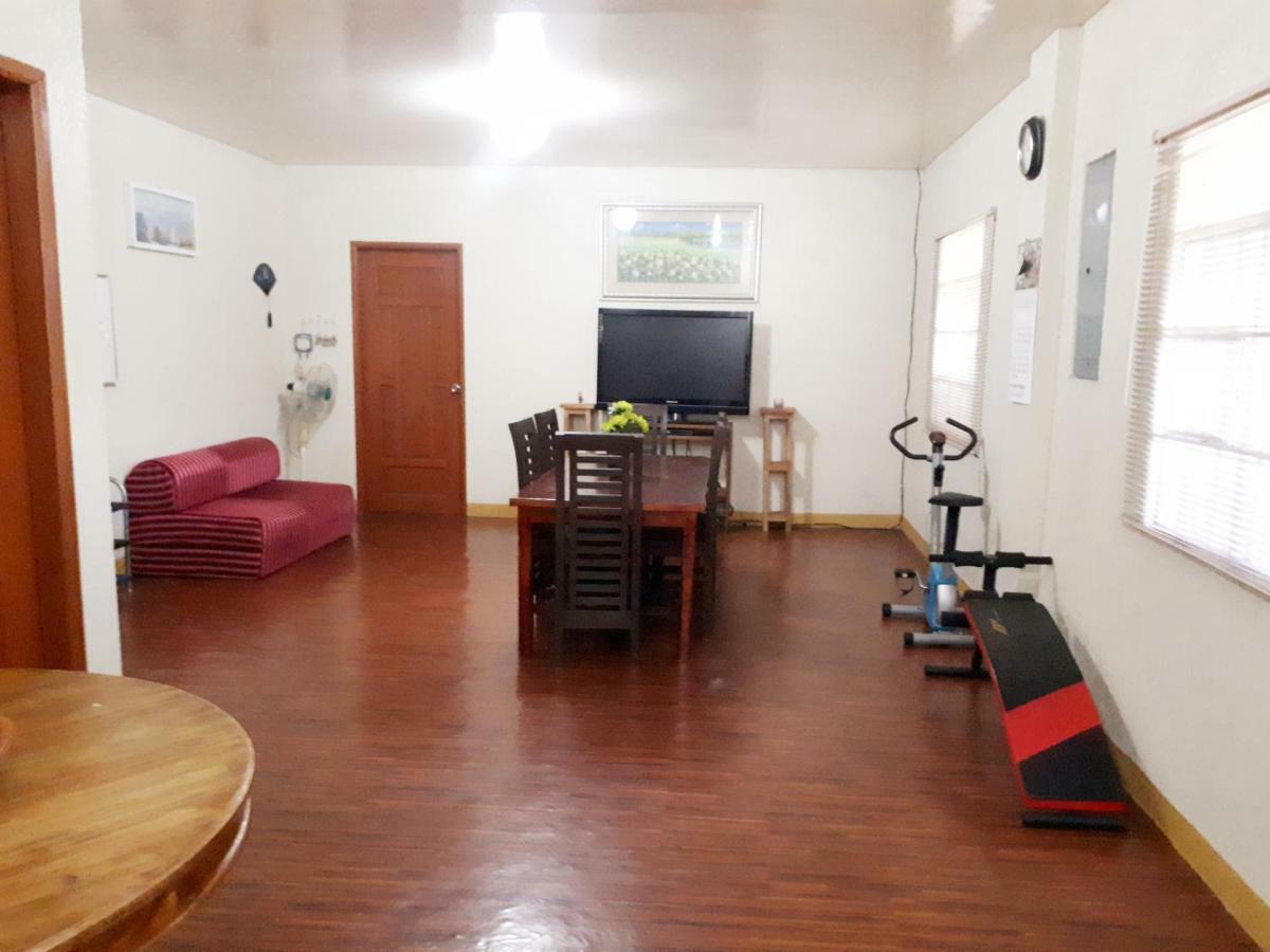 Minine Guesthouse Silang Kültér fotó