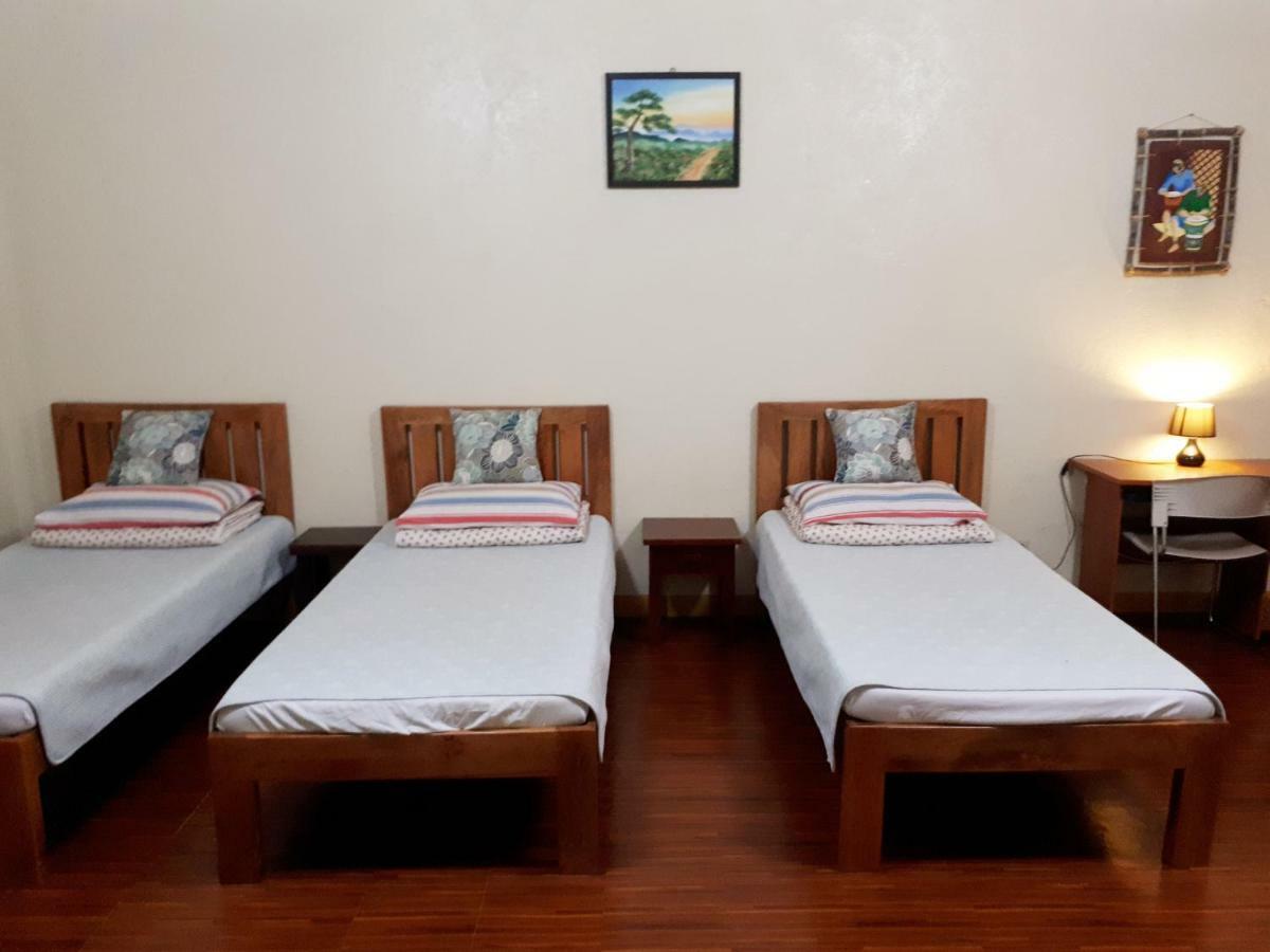 Minine Guesthouse Silang Kültér fotó
