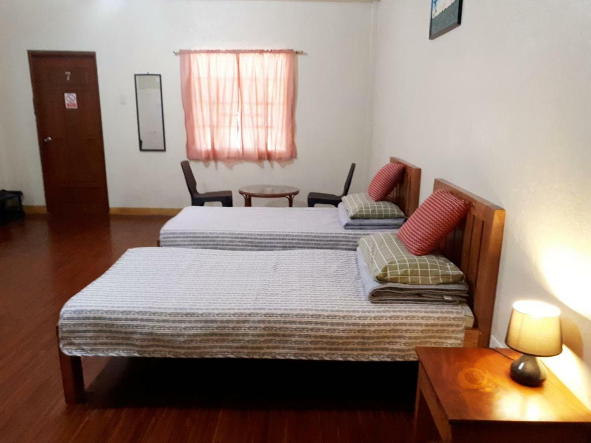 Minine Guesthouse Silang Kültér fotó