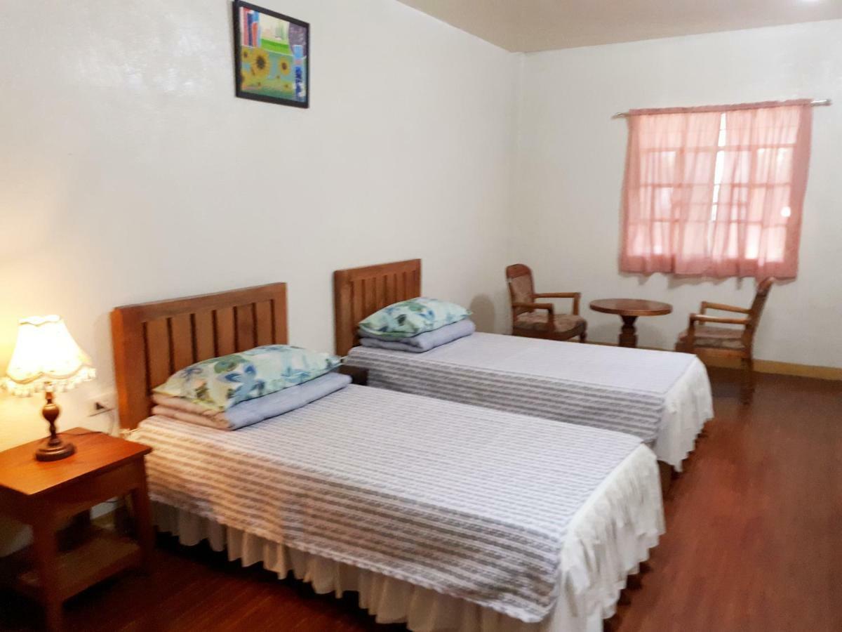 Minine Guesthouse Silang Kültér fotó