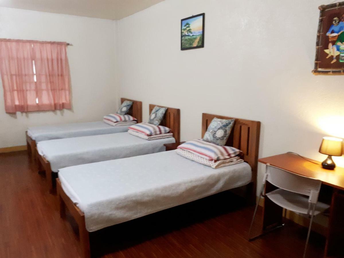 Minine Guesthouse Silang Kültér fotó