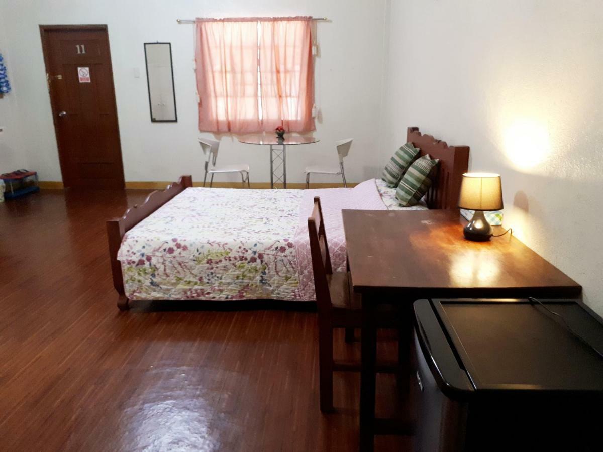 Minine Guesthouse Silang Kültér fotó