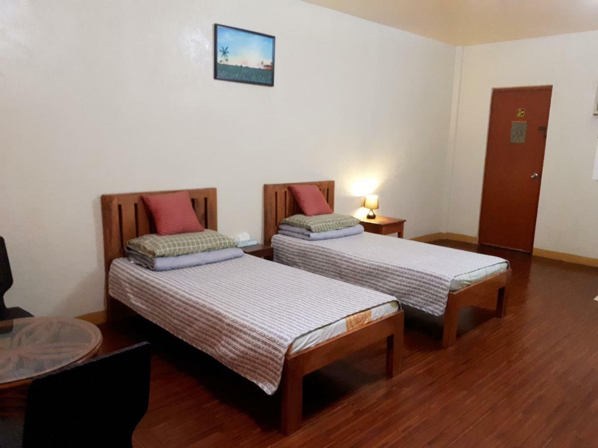 Minine Guesthouse Silang Kültér fotó