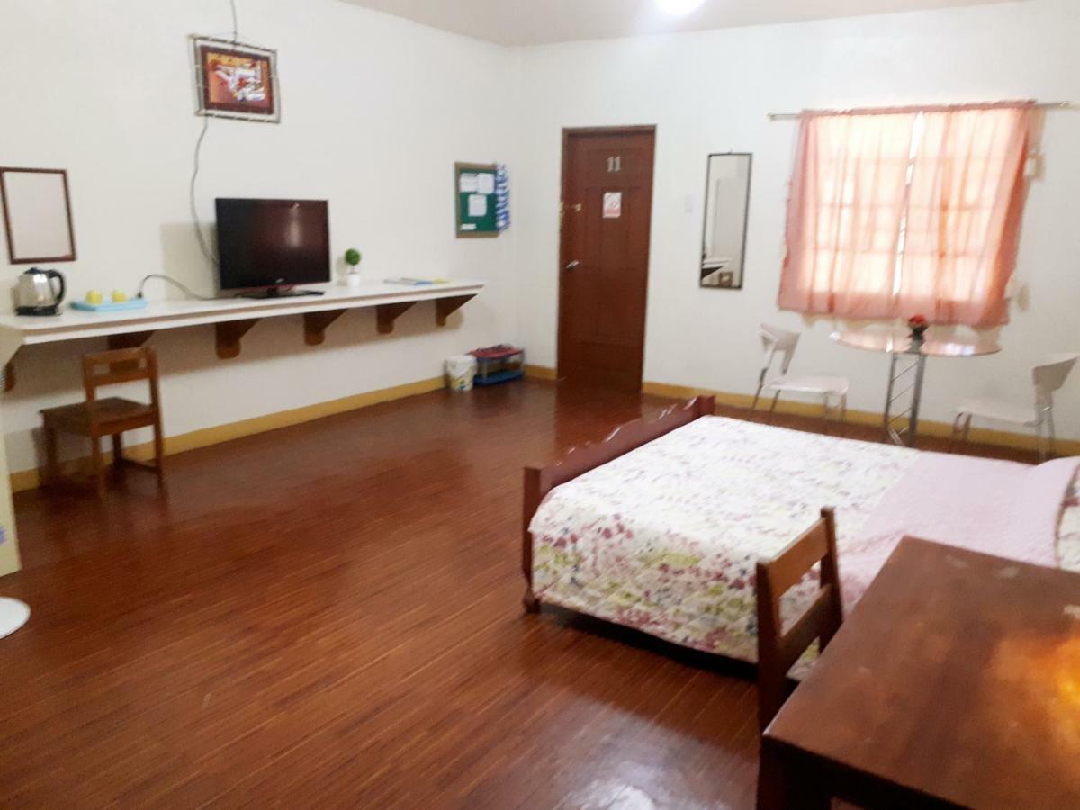 Minine Guesthouse Silang Kültér fotó