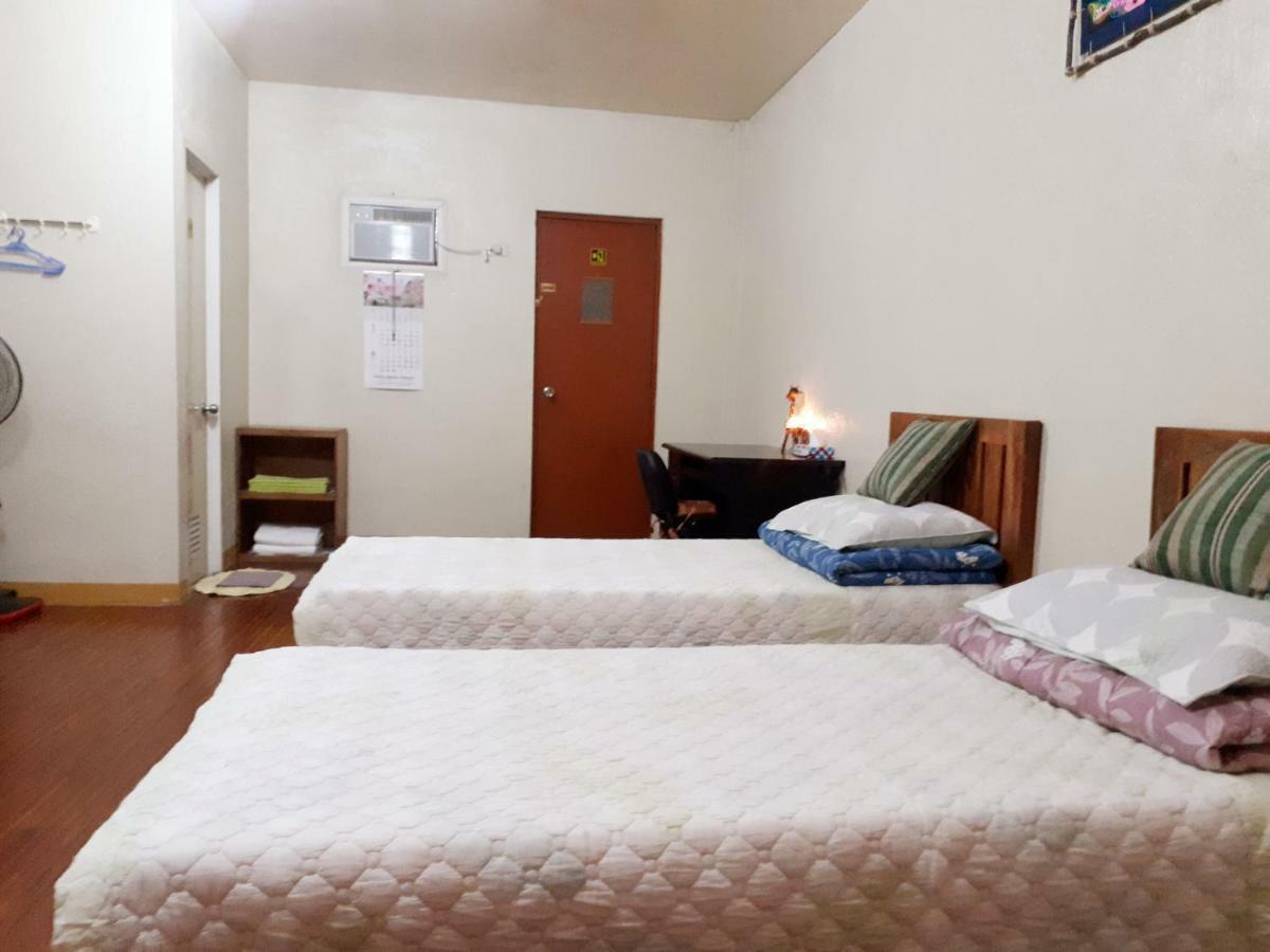Minine Guesthouse Silang Kültér fotó