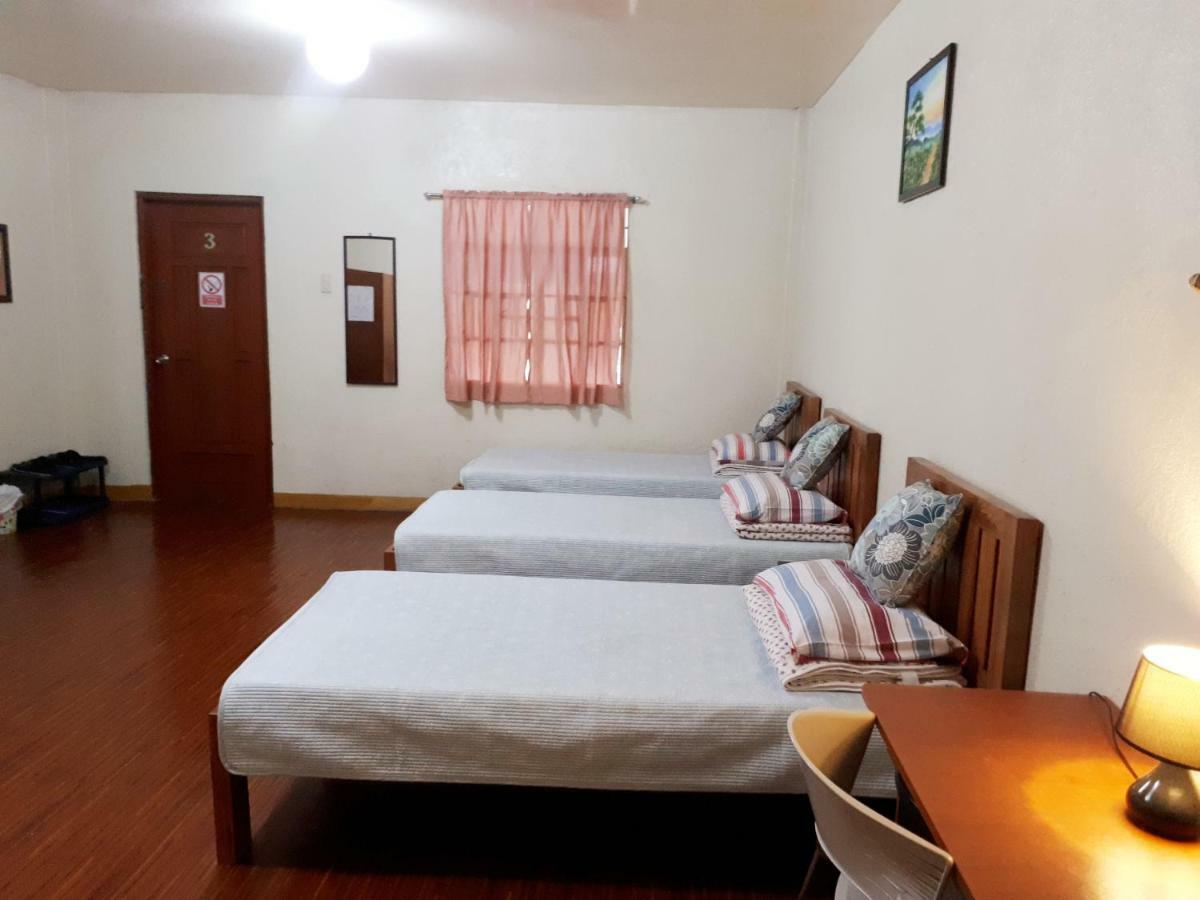 Minine Guesthouse Silang Kültér fotó