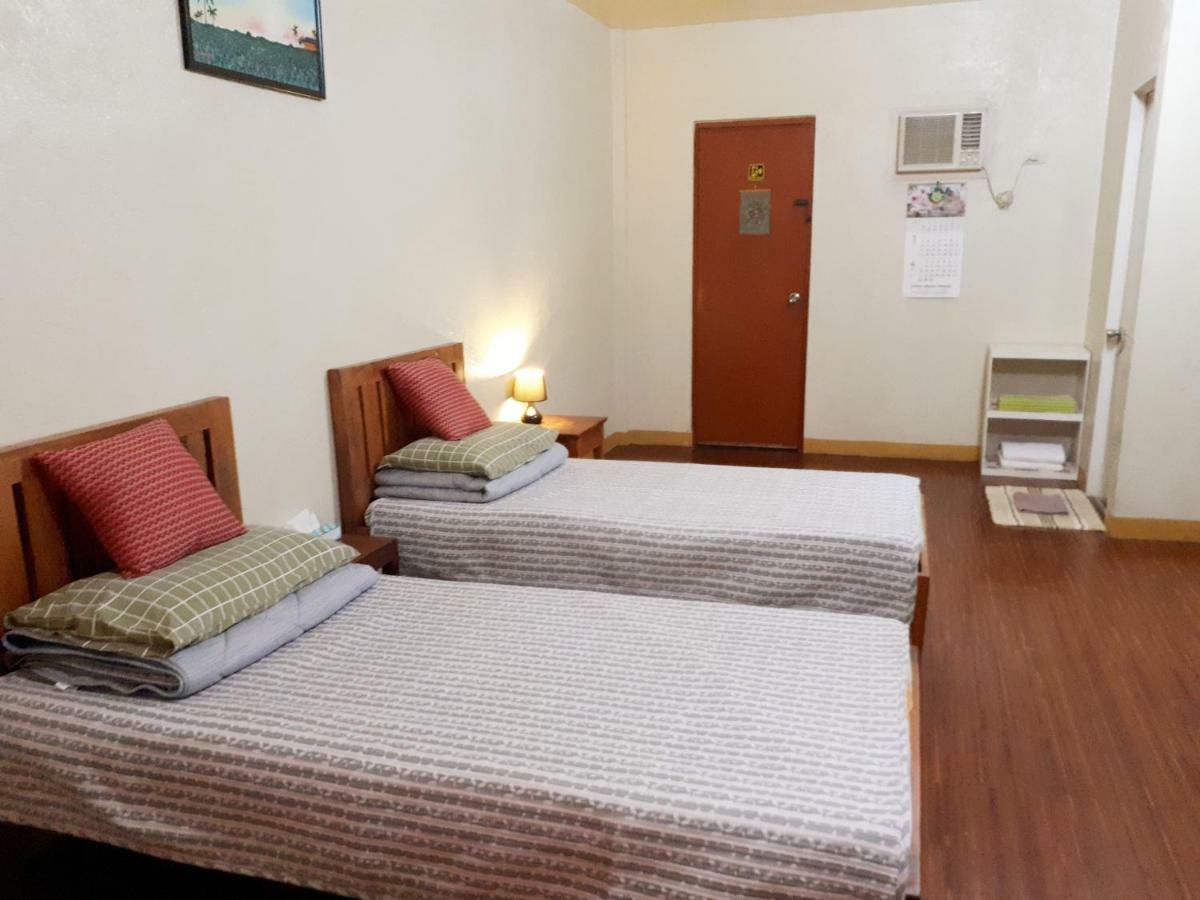Minine Guesthouse Silang Kültér fotó