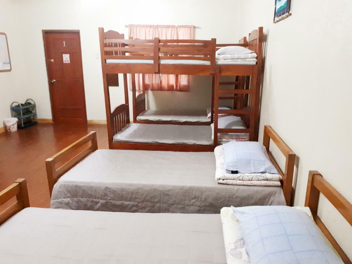 Minine Guesthouse Silang Kültér fotó